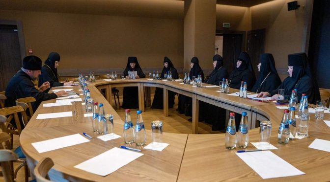 Епископ Порфирий возглавил работу круглого стола в Елисаветинском женском монастыре города Минска