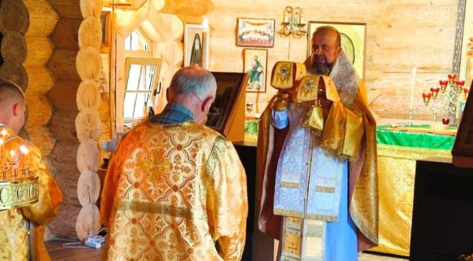 Епископ Порфирий совершил Божественную литургию на Архиерейском подворье в честь преподобного Паисия Святогорца