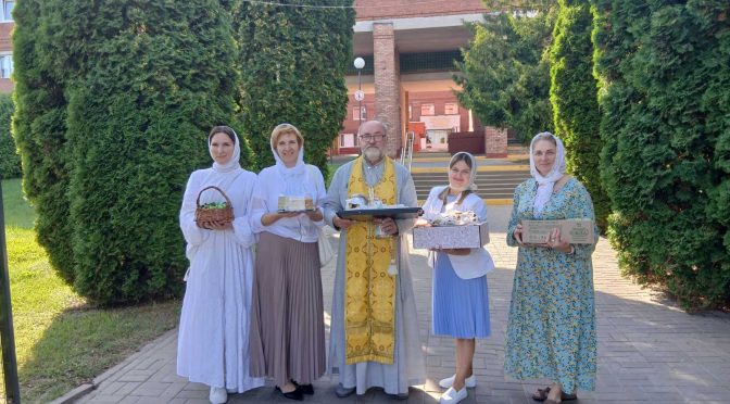Сестры Варваринского сестричества посетили пациентов, находящихся на паллиативе