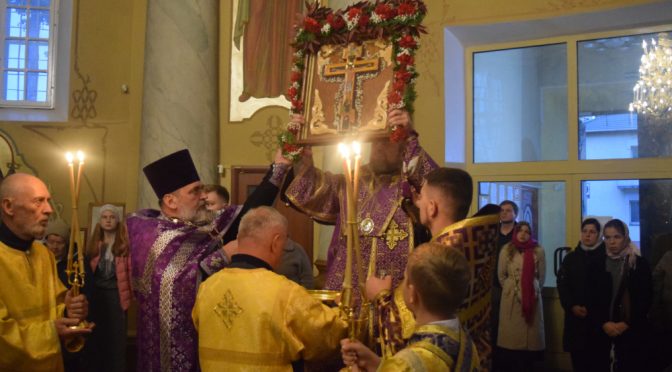 ЕПИСКОП ПОРФИРИЙ ВОЗГЛАВИЛ ВСЕНОЩНОЕ БДЕНИЕ В МИХАЙЛОВСКОМ КАФЕДРАЛЬНОМ СОБОРЕ
