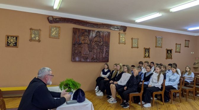 Круглый стол «Поговорим о вечном» прошел в Трабской средней школе в праздник Рождества Пресвятой Богородицы
