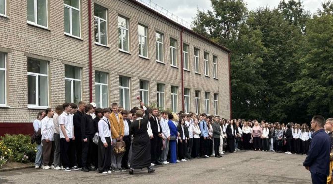 В День знаний, благочинный Ошмянского церковного округа протоиерей Георгий Муха посетил Ошмянский государственный аграрно-экономический колледж