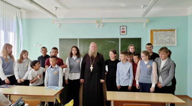 Клирик епархии побеседовал с учащимися Ходоровской средней школы