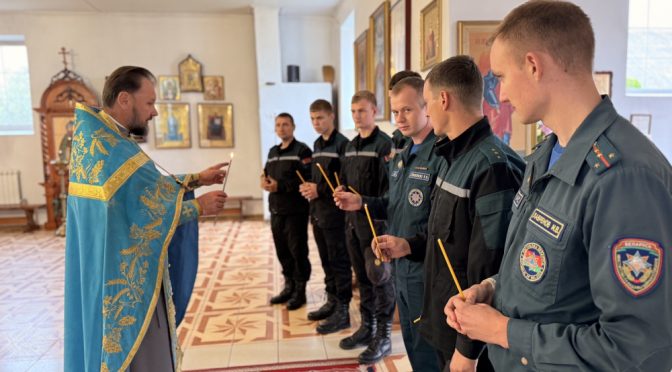 В ивьевском храме святого мученика младенца Гавриила Белостокского был совершен благодарственный молебен со служащими РОЧС