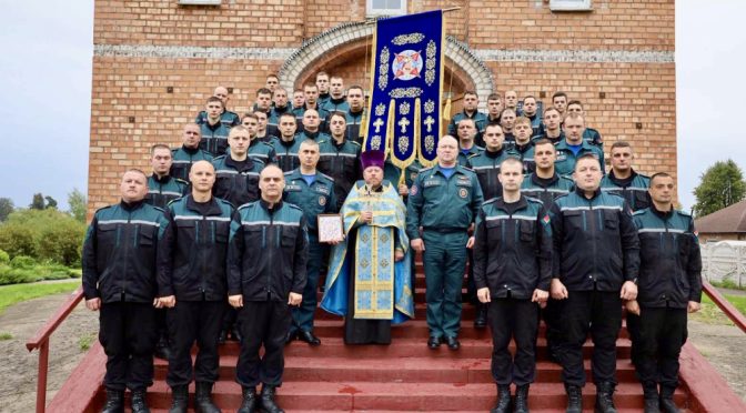 Сотрудники Островецкого РОЧС собрались на совместную молитву в День народного единства