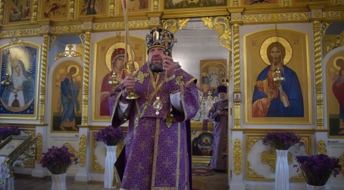 Епископ Порфирий совершил Божественную литургию в островецком храме святых первоверховных апостолов Петра и Павла