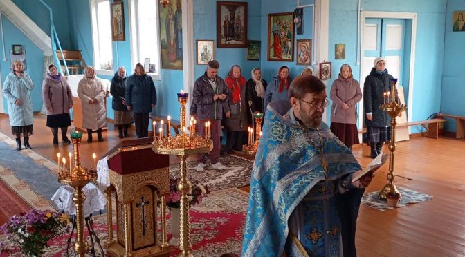 В праздник Покрова Пресвятой Богородицы в деревне Миколаево совершили праздничный молебен