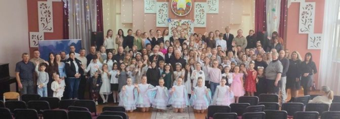 Иерей Сергий Мигель напомнил о небесной миссии родителей на празднике «Тепло и свет родительской любви»