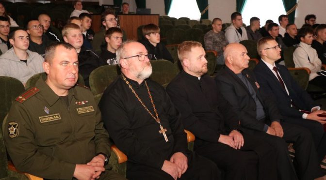 Клирик епархии напуствовал будущих воинов в День призывника